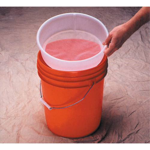 Tamis pour seau en plastique Advanced Consulting and Training Ltd.