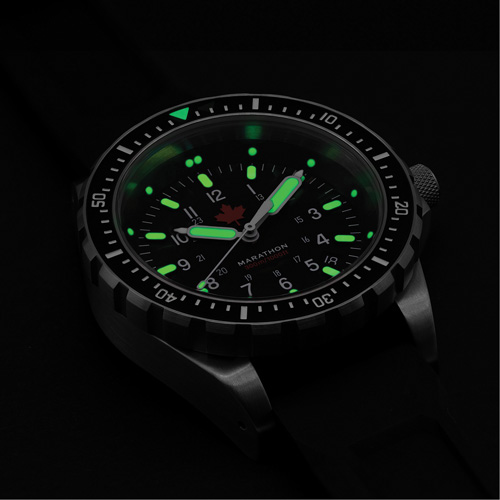 Tr&egrave;s grande montre &agrave; quartz pour plongeur avec feuille d'&eacute;rable rouge, Num&eacute;rique, &agrave; piles, 46 mm, Noir Advanced Consulting and Training Ltd.