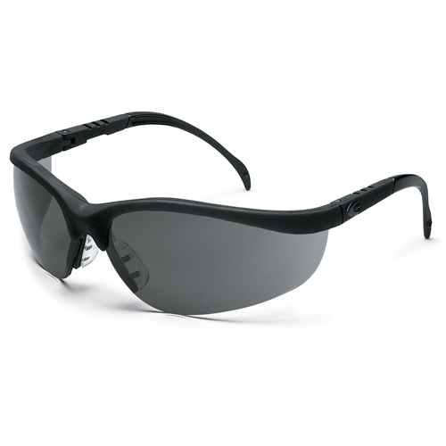 Lunettes de s&eacute;curit&eacute; Klondike, Lentille Grise/fum&eacute;e, Anti-&eacute;gratignures, R&eacute;pond ou surpasse la norme CSA Z94.3 Advanced Consulting and Training Ltd.