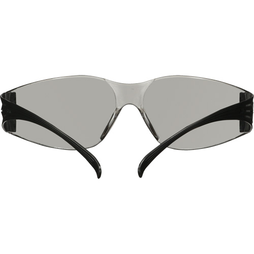 Lunettes de protection de s&eacute;rie 100 SecureFit, Lentille Gris/Int&eacute;rieur/ext&eacute;rieur, Antibu&eacute;e/Anti-&eacute;gratignures, ANSI Z87+/R&eacute;pond ou surpasse la norme CSA Z94.3 Advanced Consulting and Training Ltd.