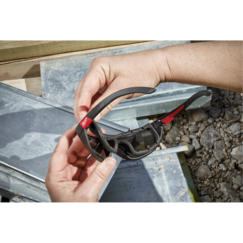 Lunettes de s&eacute;curit&eacute; performantes avec joint, Lentille Noir, Polaris&eacute;, R&eacute;pond ou surpasse la norme CSA Z94.3 Advanced Consulting and Training Ltd.