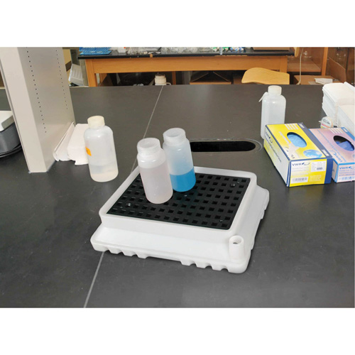 P2 Ultra-Spill Tray, 17" lo x 12" la x 4" h, Cap. de d&eacute;versement 1,8 gal. US Advanced Consulting and Training Ltd.