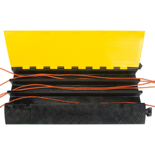 Protecteur de c&acirc;bles en polyur&eacute;thane, 3 canaux, 35,43" lo x 19,69" la x 3" h Advanced Consulting and Training Ltd.