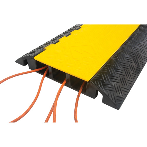 Protecteur de c&acirc;bles en polyur&eacute;thane, 3 canaux, 35,43" lo x 19,69" la x 3" h Advanced Consulting and Training Ltd.
