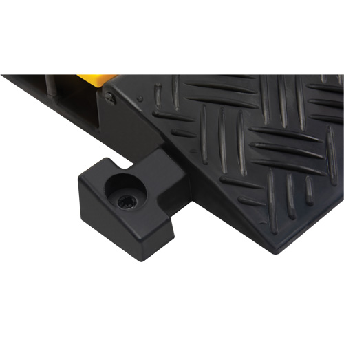 Protecteur de c&acirc;bles en polyur&eacute;thane, 3 canaux, 35,43" lo x 19,69" la x 3" h Advanced Consulting and Training Ltd.
