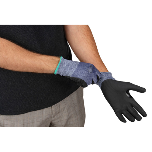 Gants r&eacute;sistant &agrave; la coupe, Taille Petit, Calibre 15, Rev&ecirc;tement Mousse de nitrile, Enveloppe en PEHP, ASTM ANSI niveau A3 Advanced Consulting and Training Ltd.