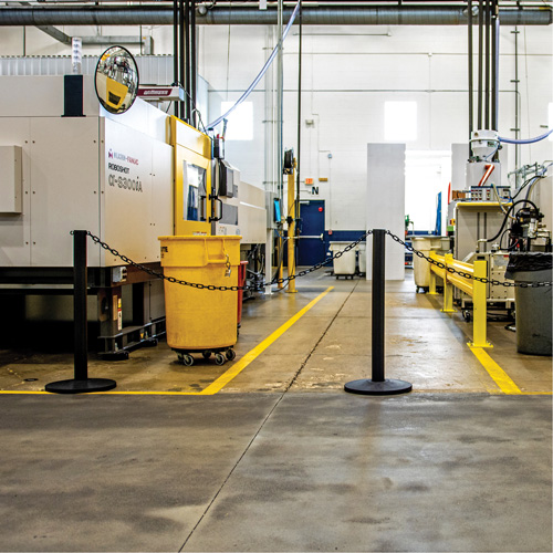Ensemble de montants industriels avec chaîne en plastique, Hauteur de 37", Noir Advanced Consulting and Training Ltd.