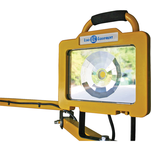 Lampe robuste pour quais, Bras 40", 38 W, Ampoule DEL, M&eacute;tal Advanced Consulting and Training Ltd.