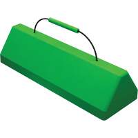 Cale de roue pour avion Checkers Safety SafeRay avec poign&eacute;e &agrave; c&acirc;ble, Ur&eacute;thane, Vert fluorescent, 24" la x 8" p x 6" h Advanced Consulting and Training Ltd.