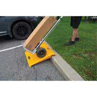 Rampe de trottoir portable en poly pour diable, Capacit&eacute; de 1000 lb, 27" la x 27" lo Advanced Consulting and Training Ltd.