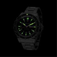 Tr&egrave;s grande montre automatique avec jour/date avec bracelet en acier inoxydable, Num&eacute;rique, &agrave; piles, 46 mm, Argent Advanced Consulting and Training Ltd.
