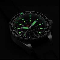 Tr&egrave;s grande montre &agrave; quartz pour plongeur avec feuille d'&eacute;rable rouge, Num&eacute;rique, &agrave; piles, 46 mm, Noir Advanced Consulting and Training Ltd.