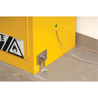 Attache de retenue contre les s&eacute;ismes pour armoire Sure-Grip Ex pour produits inflammables Advanced Consulting and Training Ltd.