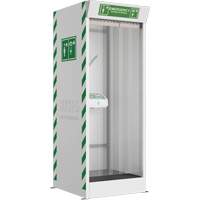 Cabine de douche d'urgence et douche oculaire/faciale couvert Advanced Consulting and Training Ltd.